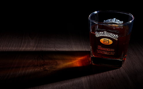 claro vaso de chupito de Jack Daniel, vaso, bebida, alcohol, whisky, borbón, Fondo de pantalla HD HD wallpaper