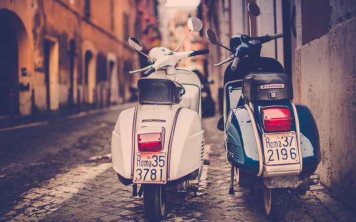 два белых и синих мотороллера, скутер, piaggio, улица, дорога, рим, италия, HD обои