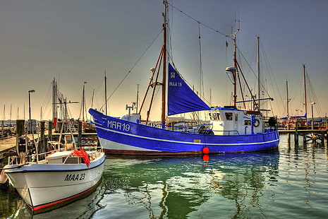 Veleiro azul ancorado Hdr, docas, marina, barcos, HD papel de parede HD wallpaper