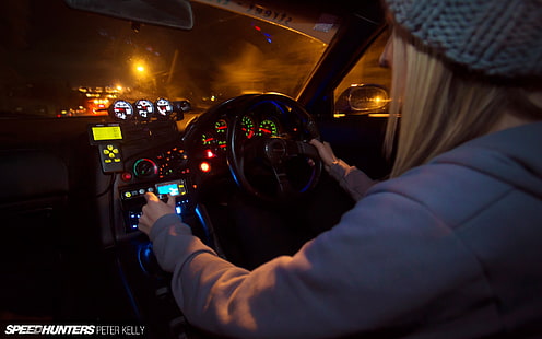 Mujer sujetando el volante durante la noche, Speedhunters, Mazda RX-7, tuning, Mazda, coche, interior del vehículo, vehículo, Fondo de pantalla HD HD wallpaper