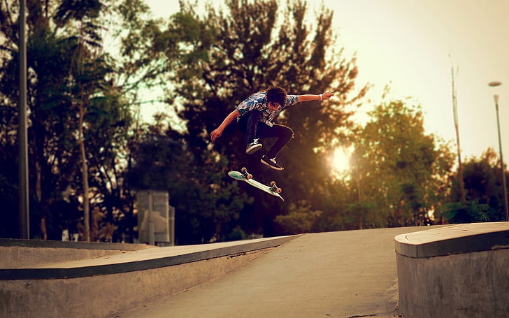 kemeja lengan pendek biru dan putih pria, pohon, skateboard, anak laki-laki, skate, jalan, Wallpaper HD