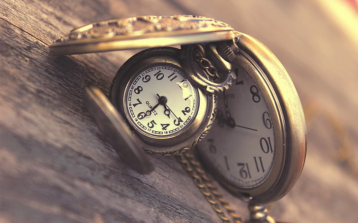 две круглые серебряные карманные часы, макро, часы, карманные, металлические, циферблат, поверхность, HD обои