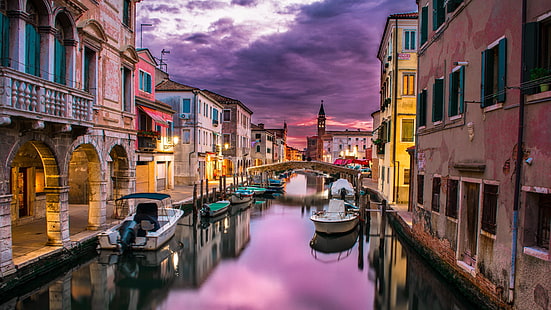 紫の空、運河大静脈、イタリア、ベニス、キオッジャ、観光、夜、チャンネル、雲、近所、水路、都市景観、夜、通り、水、都市、町、反射、運河、 HDデスクトップの壁紙 HD wallpaper