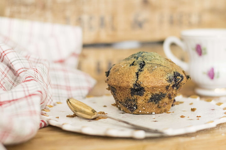 baked, blueberry, cupcake, dairy product, delicious, dessert, drink, food, fruit, homemade, indulgence, muffin, pastry, plate, refreshment, sweet, table, traditional, HD wallpaper