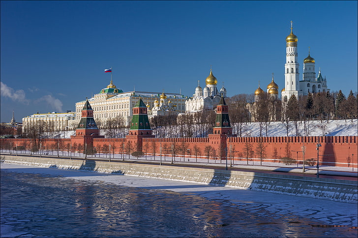 white concrete building, winter, river, Moscow, tower, Russia, promenade, temples, The Moscow river, The Cathedral of the Annunciation, Cathedral of the Archangel, Ivan The Great Bell Tower, The Cathedral of the assumption, The Moscow Kremlin, The Grand Kremlin Palace, Kremlin embankment, cathedrals, HD wallpaper