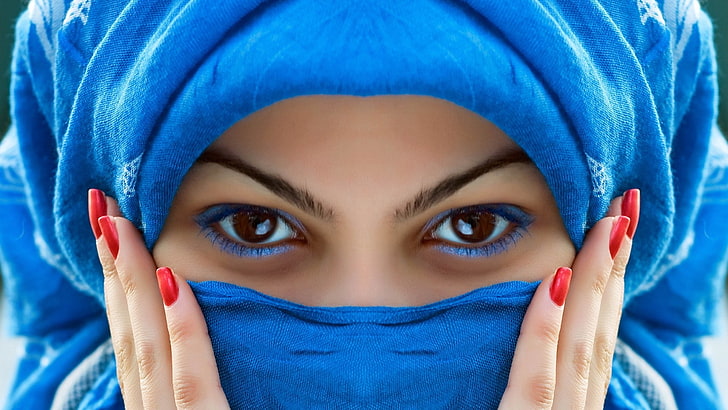 дамска синя забрадка, шал, лице, очи, кафяви очи, маникюр, HD тапет