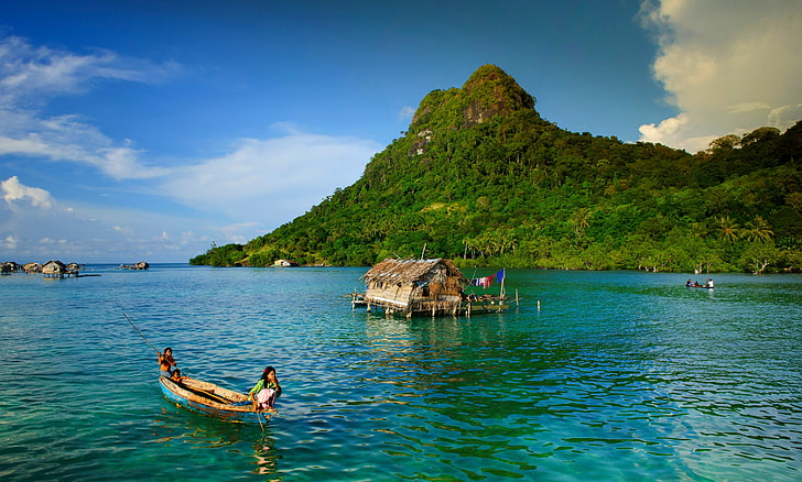 кафява дървена лодка, природа, пейзаж, остров, лодка, Индонезия, деца, море, тропически, палмови дървета, гора, облаци, вода, HD тапет