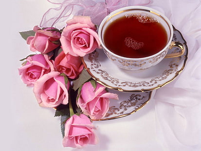 Buenos días: taza de rosas de té, taza de té blanca y de latón con platillo, buenos días, rosas, Fondo de pantalla HD HD wallpaper