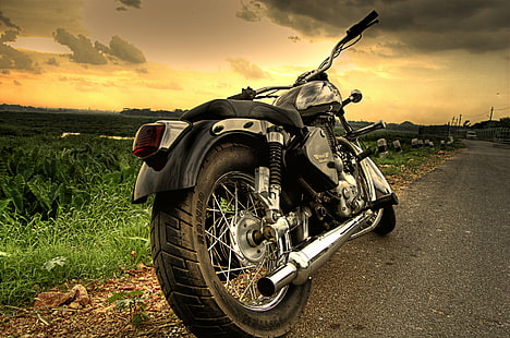 сребърен крайцер мотоциклет, Royal Enfield, сребърен, крайцер мотоциклет, мотоциклет, мотор, HDR, Бангалор, Индия, мотоциклет, сухопътно превозно средство, кола, хром, транспорт, колело, двигател, на открито, гума, ретро стил, фар, броня, режим на Транспорт, HD тапет HD wallpaper