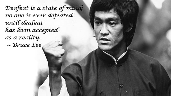 Bruce Lee med textöverlägg, Bruce Lee, typografi, citat, män, skådespelare, krigare, svartvit, HD tapet HD wallpaper