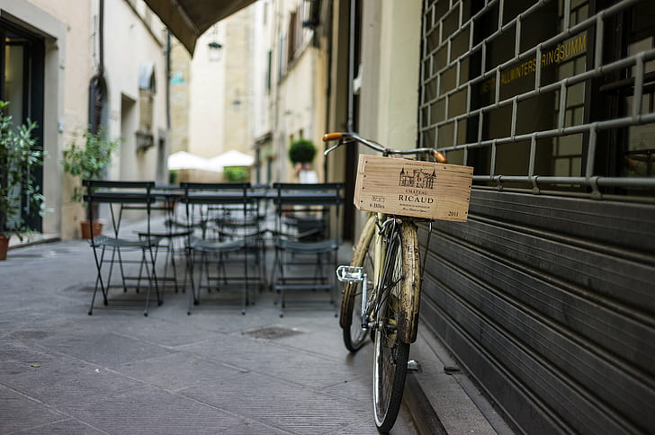 фотография с плитък фокус на жълт градски велосипед, облегнат на черна керамична стена, Chateau, de, Ricaud, плитък фокус, фотография, жълт, градски велосипед, черен, керамичен, стена, 35 мм, ASPH, велосипед, FLE, Leica M9, ​​вино, велосипед, улица, градска сцена, град, на открито, колоездене, град Живот, Амстердам, Европа, HD тапет