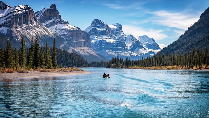 la nature, le paysage, le parc national de Jasper, le Canada, le lac Maligne, les montagnes, la forêt, le ciel, les vagues, le bateau, les hommes, le lac, Fond d'écran HD