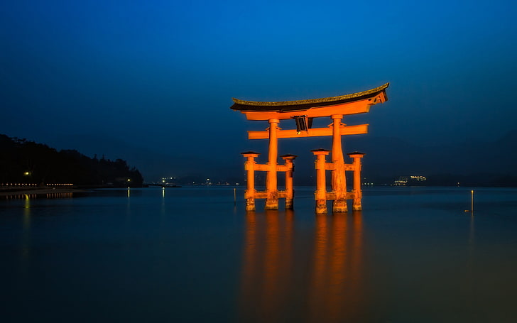 grande torii blue hour città-scenario HD Wallpaper, torii gate, Sfondo HD