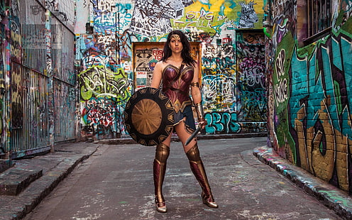 Frauen Wonder Woman Kostüm, Dean Preston, Cosplay, Wonder Woman, Frauen, Melbourne, Graffiti, HD-Hintergrundbild HD wallpaper