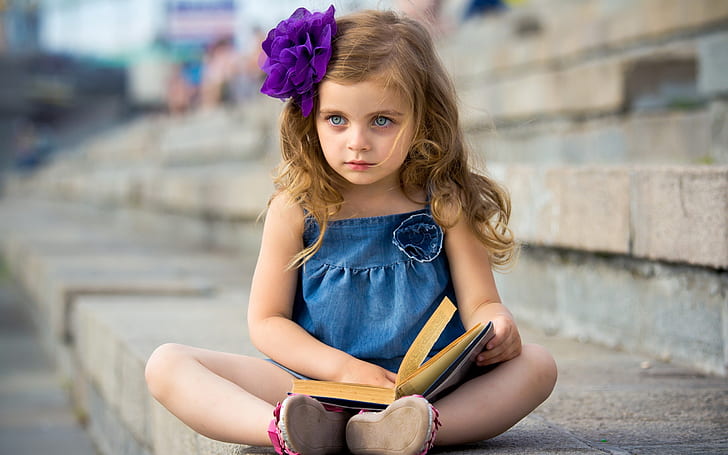 책을 읽고 귀여운 소녀, 여자의 블루 스파게티 드레스, 귀여운, 작은, 소녀, 읽기, 책, HD 배경 화면