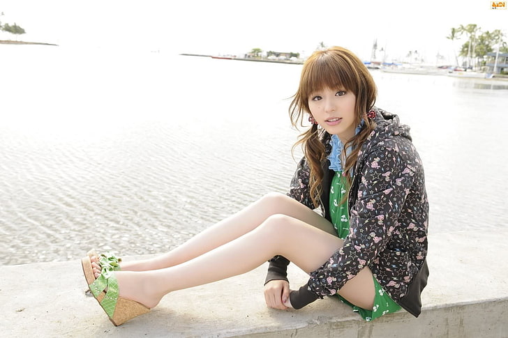 Asiático, Aya Hirano, morena, pies, piernas, zapatos de cuña, mujeres, 平野 綾, Fondo de pantalla HD