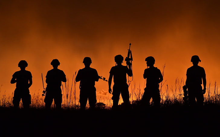 Военни войници с оръжие, силуетна снимка на шестима войници, Война и армия,, оръжие, залез, армия, войник, HD тапет