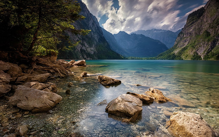 formación de roca marrón, naturaleza, paisaje, Alpes, verano, lago, montañas, árboles, nubes, agua, Fondo de pantalla HD