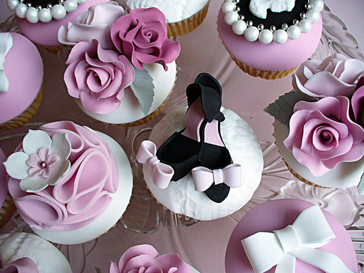 Pink Cup Cake For Monarch (Cherie), roses, cupcake, flowers, pink, sweet, HD wallpaper