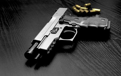 Silverpistol och kulor, svart halvautomatisk pistol, silver, kulor, pistol, militär, HD tapet HD wallpaper