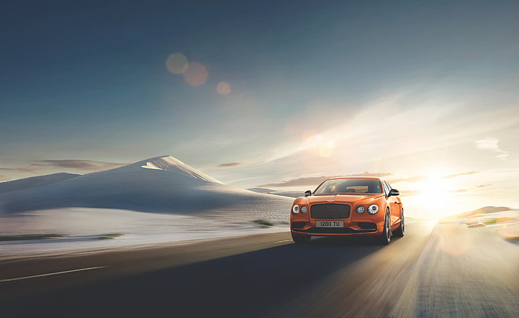 Coche naranja corriendo en la calle cerca de las dunas de arena, Bentley Flying Spur W12 S, sedán de lujo, HD, Bentley, Fondo de pantalla HD
