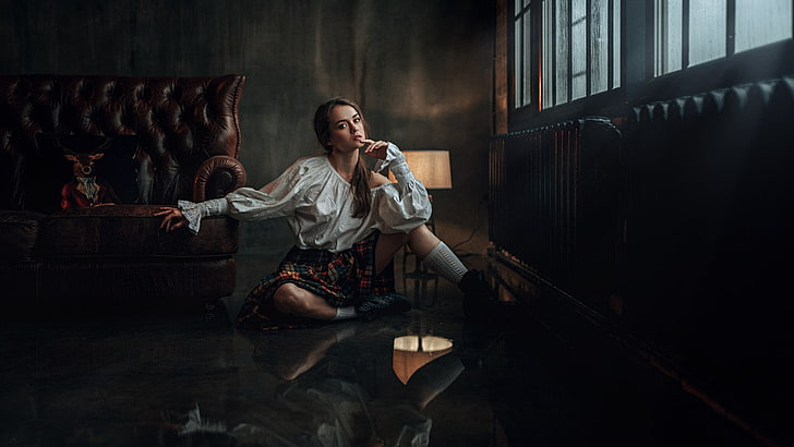 wanita, berambut cokelat, duduk, di lantai, kemeja putih, rok, upskirt, kaus kaki, Anastasia Zonova, Georgy Chernyadyev, Wallpaper HD