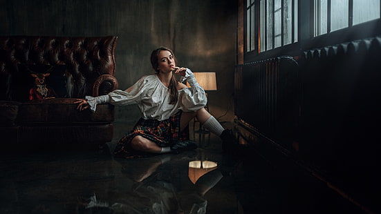 wanita, berambut cokelat, duduk, di lantai, kemeja putih, rok, upskirt, kaus kaki, Anastasia Zonova, Georgy Chernyadyev, Wallpaper HD HD wallpaper