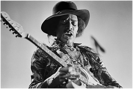ผู้ชาย, นักดนตรี, Jimi Hendrix, ขาวดำ, นักกีตาร์, พื้นหลังที่เรียบง่าย, กีตาร์, เล่น, หมวก, ดนตรี, วอลล์เปเปอร์ HD HD wallpaper