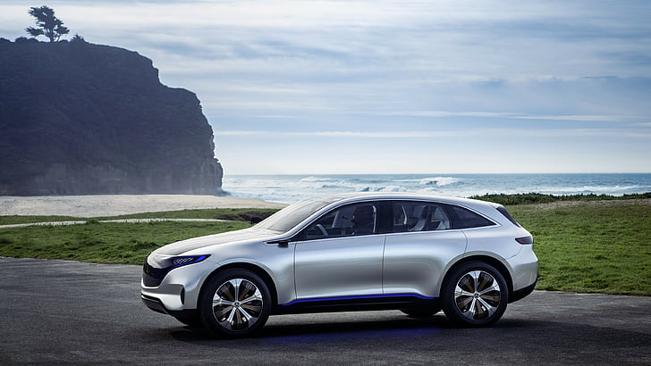 koncepcja srebrnego SUV-a na szarej betonowej drodze w pobliżu zielonego pola trawiastego w oddaleniu od akwenu i gór, Mercedes Generation EQ, samochody elektryczne, 4k, Tapety HD