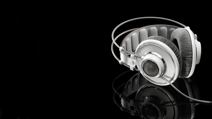 headphone putih, headphone, hitam, putih, AKG, musik, satu warna, teknologi, refleksi, minimalis, latar belakang hitam, Wallpaper HD