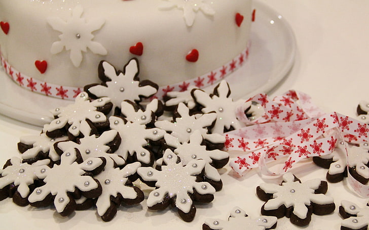 black and white snowflake decor lot, refreshments, food, snowflakes, cookies, christmas, white, beautiful, holiday, new years, cake, ribbon, hearts, new years day, HD wallpaper