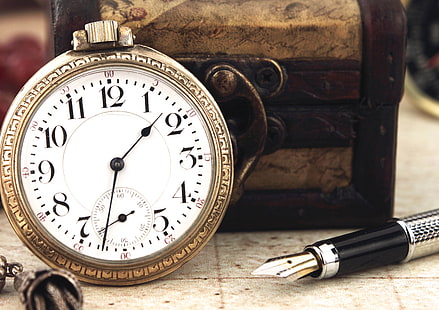weiße und braune analoge Taschenuhr, Vintage, Uhr, Zifferblatt, Box, Stift, Halskette, Schlüsselbund, HD-Hintergrundbild HD wallpaper