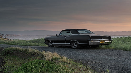 czarne coupe, klasyczny samochód, horyzont, droga, Buick, krajobraz, woda, most, pojazd, samochód, Tapety HD HD wallpaper