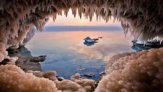 природа, пейзаж, вода, море, Иордания (страна), Мертвое море, пещера, закат, соль, отражение, скала, HD обои HD wallpaper