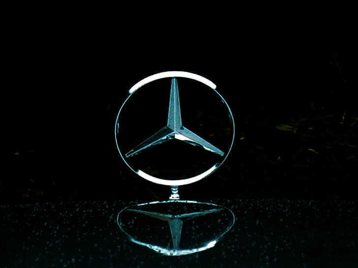 Mercedes In Light Rain ..., мерцедес снимка през нощта, мерцедес, мерцедес през нощта дъждовна светлина, мерцедес емблема, автомобили, HD тапет