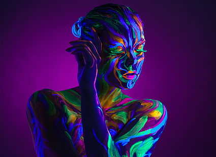 разноцветные краски для тела, женщины, неон, фиолетовый фон, краски для тела, разноцветные, закрытые глаза, обнаженные плечи, лицо, HD обои HD wallpaper