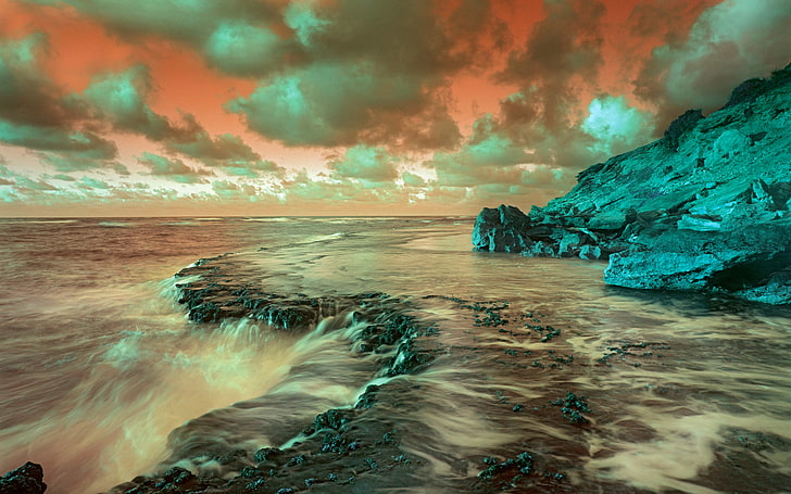 strumień wody pod zachmurzonym niebem, woda, chmury, Photoshop, morze, sztuka cyfrowa, Tapety HD