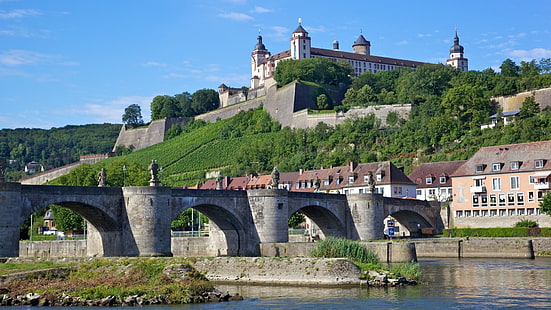 szary betonowy most, architektura, zamek, natura, drzewa, Niemcy, pejzaż miejski, miasto, stary budynek, most, łuk, wieża, rzeka, wzgórza, las, twierdza, Würzburg, Tapety HD HD wallpaper