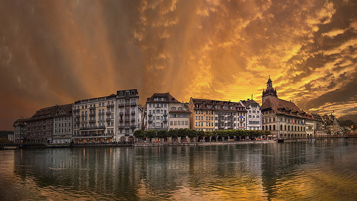 スイスの都市ルツェルンに沈む夕日の黄金の空デスクトップのhdの壁紙は 携帯電話とコンピュータ用3840 2160 Hdデスクトップの壁紙 Wallpaperbetter