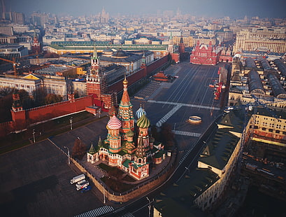 building  Moscow  Russia  aerial view  city  tower  car  town square  birds eye view  cityscape  cathedral  architecture  rooftops  Red Square  capital  Saint Basils Cathedral  street  cranes (machine)  church, HD wallpaper HD wallpaper