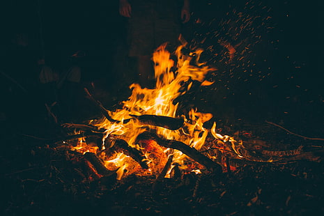 płomień, ogień, ognisko, ciemność, ognisko, palenie, drewno opałowe, Tapety HD HD wallpaper
