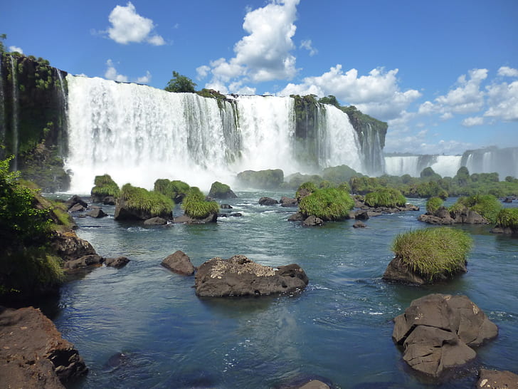 Бразилски водопад Игуасу, камъни, трева, синьо небе, облаци, бразилски, Игуасу, водопади, камъни, трева, синьо, небе, облаци, HD тапет