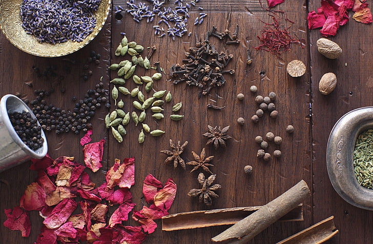 Getreide, Blütenblätter, Pfeffer, Zimt, Samen, Holz, Lavendel, Gewürze, Kardamom, Sternanis, HD-Hintergrundbild