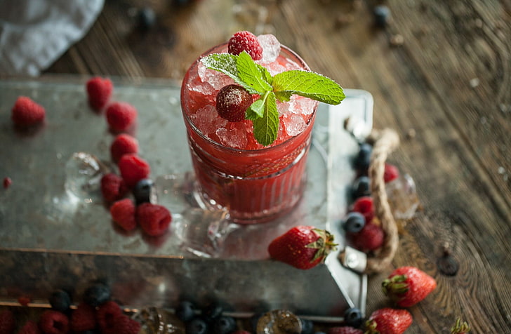 drinking glass, cocktail, cocktails, fruit, strawberries, raspberries, blueberries, mint, ice cubes, HD wallpaper