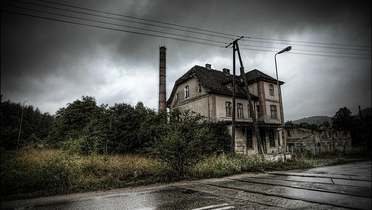 茶色と灰色のコンクリートの家、建物、放棄された、草、曇り、hdr、 HDデスクトップの壁紙