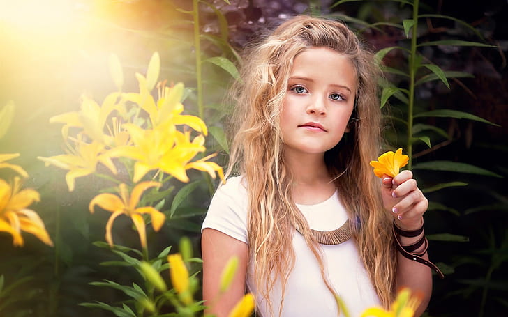 Śliczna mała dziewczynka, portret, żółte kwiaty, śliczna, mała, dziewczynka, portret, żółte, kwiaty, Tapety HD