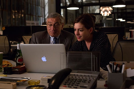 srebrny MacBook, stażysta, Robert de Niro, Anne Hathaway, Tapety HD HD wallpaper