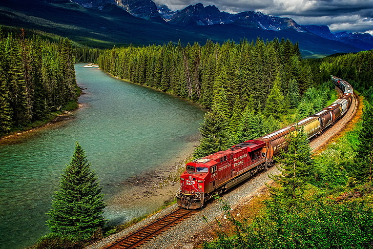 kırmızı, kahverengi ve sarı lokomotif treni, orman, ağaçlar, dağlar, doğa, nehir, tren, Kanada, demiryolu, Albert, Banff Ulusal Parkı, Alberta, kompozisyon, Banff, Bow River, HD masaüstü duvar kağıdı