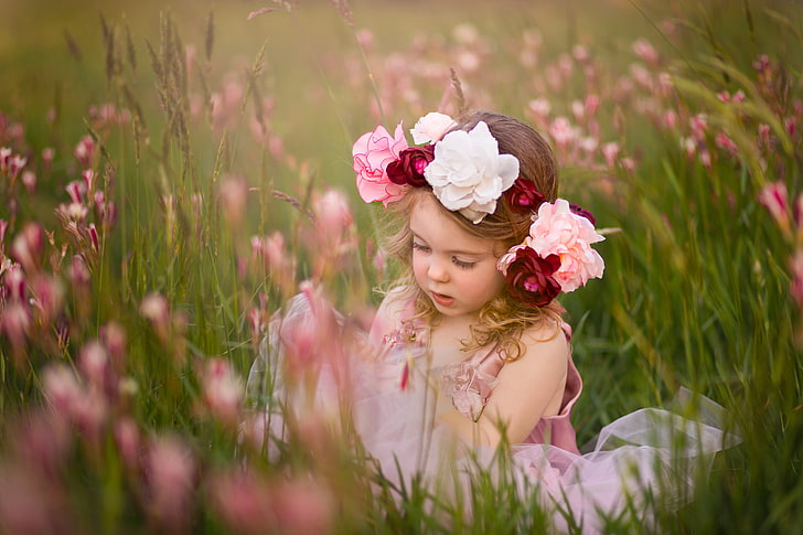 gaun tutu merah muda gadis dan hiasan kepala bunga putih, merah, dan merah muda, bunga, suasana hati, padang rumput, gadis, karangan bunga, Wallpaper HD