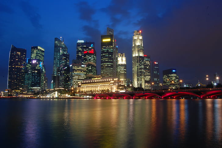 höghus stadsbyggnader under natten, singapore city, singapore city, utsikt, singapore city, skyline, esplanade, high rise, byggnader, nattetid, natt, urban skyline, stadsbild, arkitektur, skyskrapa, asien, berömd plats, centrala distriktet, urban scen, reflektion, torn, flod, skymning, stad, modern, affärer, HD tapet